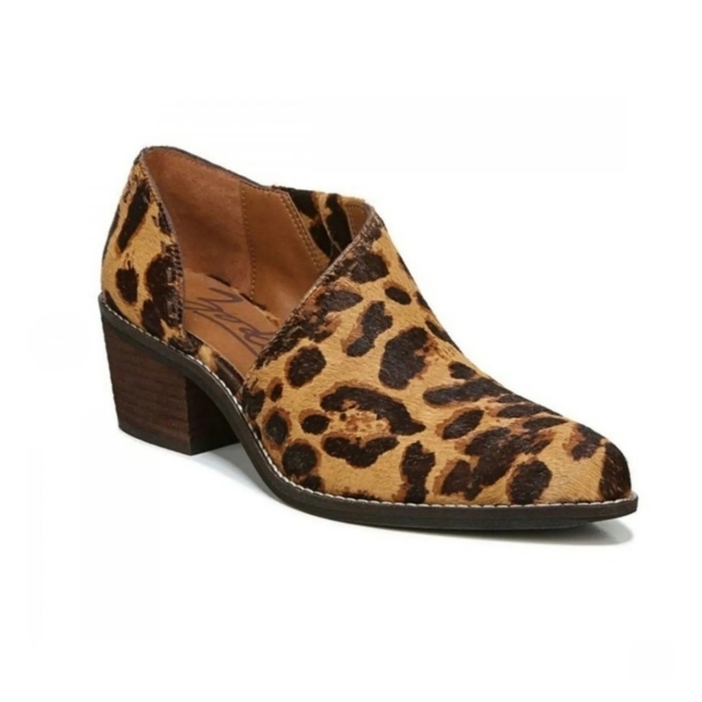 New NIB Zodiac Leopard Print Ankle Booties in Tan and Brown sz 8.5